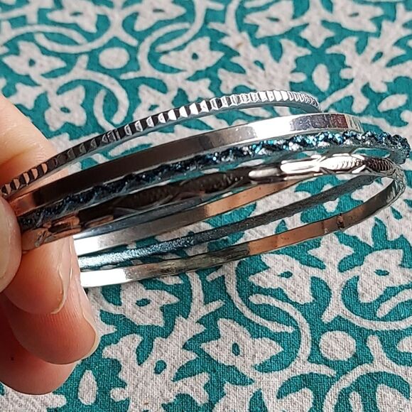 Set of 4 Blue & Silver Bangle Bracelets - Picture 6 of 6